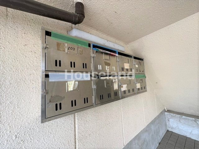 ドリームハイツのその他共用部分|階段下にある集合ポストです。