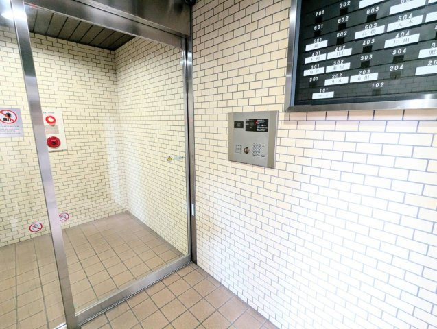 ライオンズマンション浅草駅前のエントランス