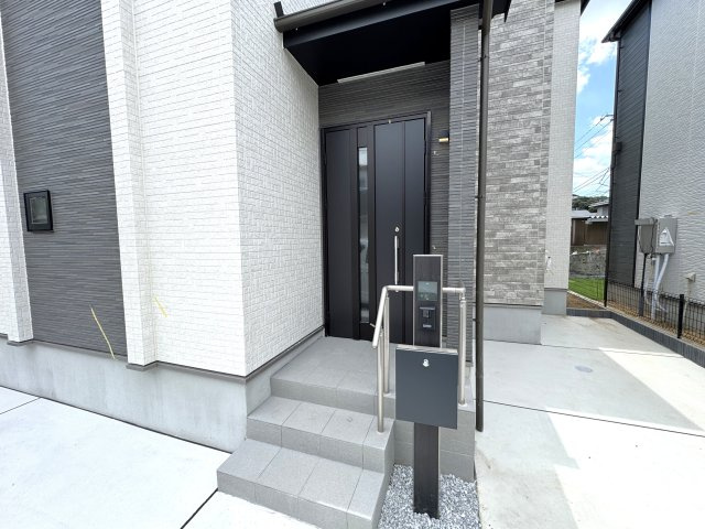 松戸市平賀新築戸建【殿平賀小学校：8分】のエントランス|エントランス・玄関ポーチ
