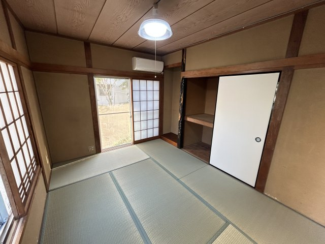 ベイハウスの和室|明るい1階和室です（照明残置物）
