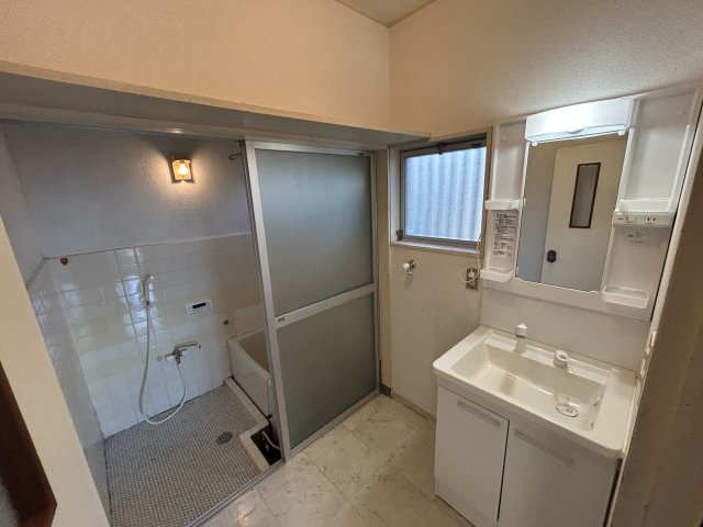 ベイハウスの洗面所|独立洗面化粧台付き