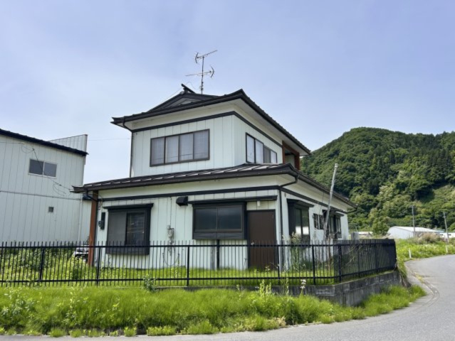 三戸郡南部町大字大向字後構の外観|【リフォーム中】外観写真の別アングルです。外装は外壁屋根塗装を行います。