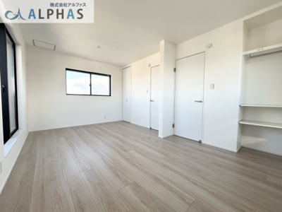 【洋室】 | 明石市二見町福里　新築戸建 | ◆広々としたお部屋は、様々な使い方ができますよ♪
◆ポカポカとあたたかな光と心地良い風が入り込みます♪