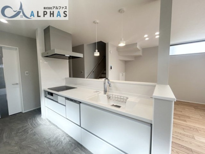 【内観：施工例】 | 明石市二見町福里　新築戸建 | 同社施工例♪システムキッチン！！食器洗い乾燥機付き！！シンクもお洒落♪