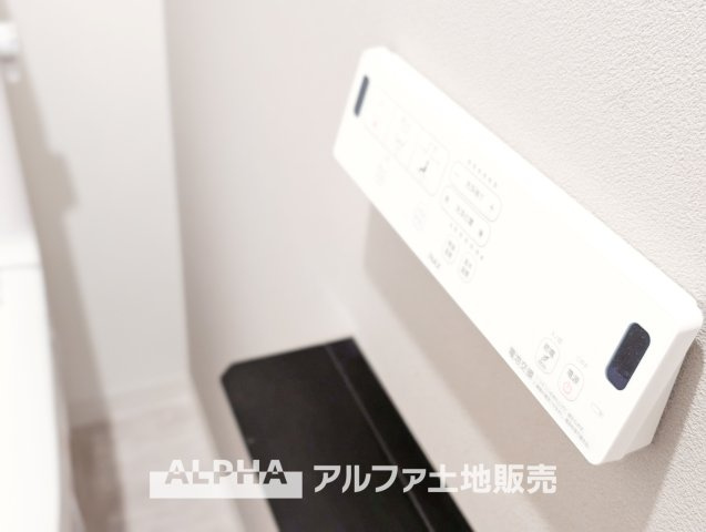 ライオンズマンション昭島第2のトイレ|【Warm water flush toilet】
◆温水洗浄便座付きトイレ◆お掃除も楽々。快適に過ごすためには今や欠かせない設備の一つです。壁掛けリモコンで使いやすくいつでも清潔に保てます。