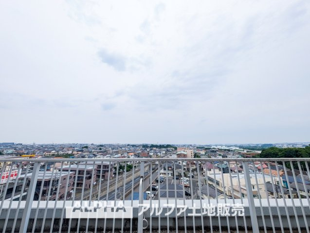 ライオンズマンション昭島第2の展望|【outward appearance】
◆バルコニー◆家から望む空はブルースカイ。隔てるものは何もなく、そこにあるのは青い空と白い雲の景色がこの街の彩りを演出している。