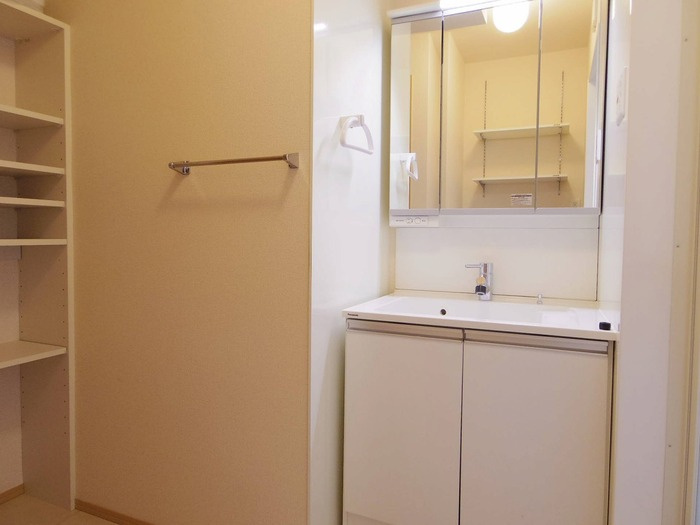 Lienの洗面所|朝の身支度には欠かせない独立洗面化粧台