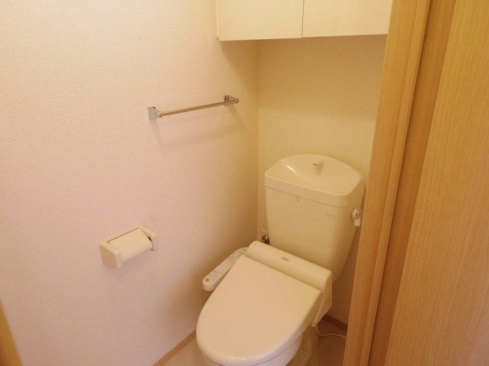 Lienのトイレ|温水洗浄暖房便座付きです。