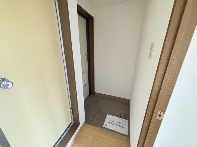 進正東大前コーポの玄関|※別号室参考写真