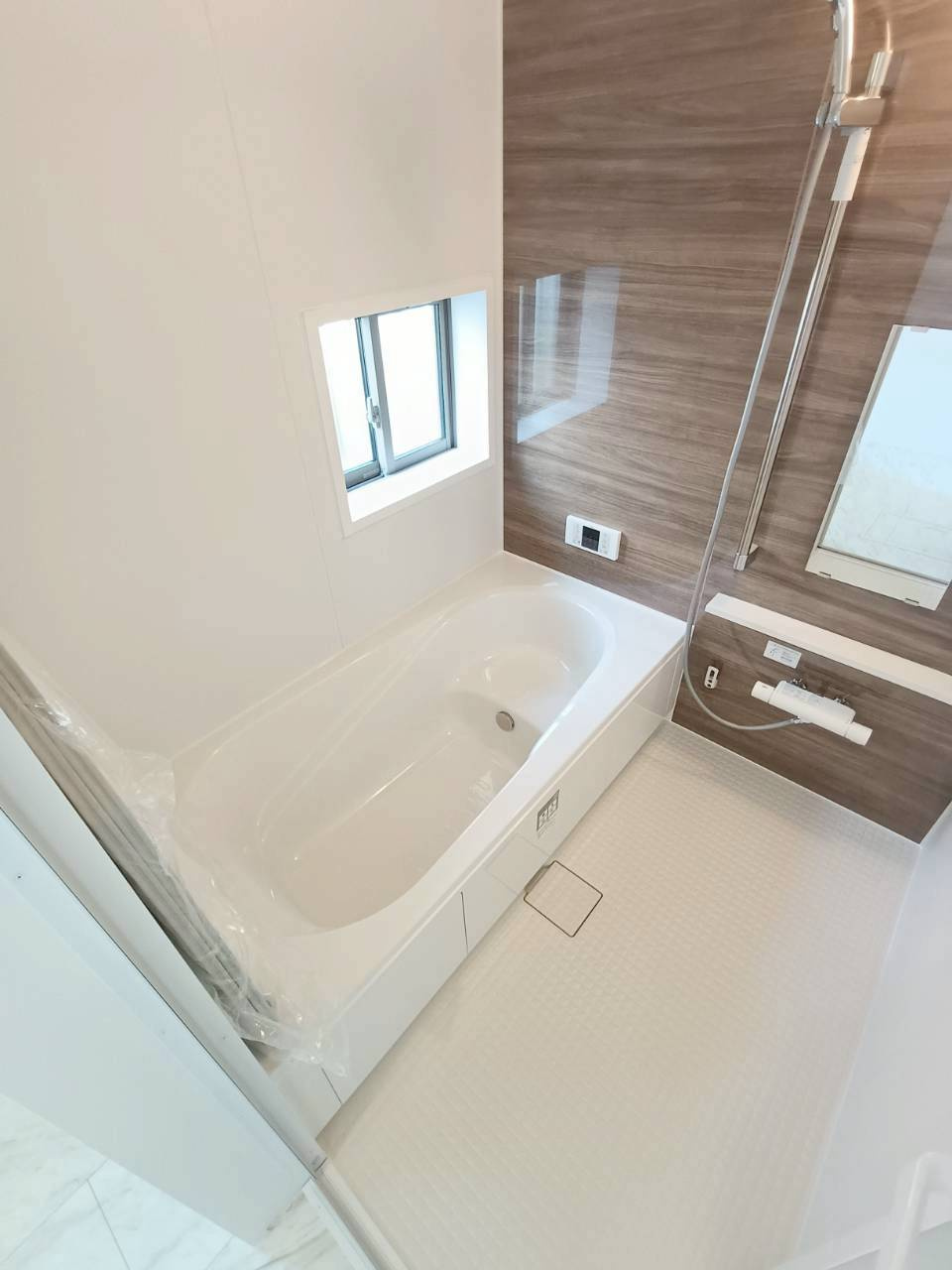 吉川市　中曽根1丁目　新築戸建　全2棟の浴室|ゆったり浴槽で一日の疲れをリセット