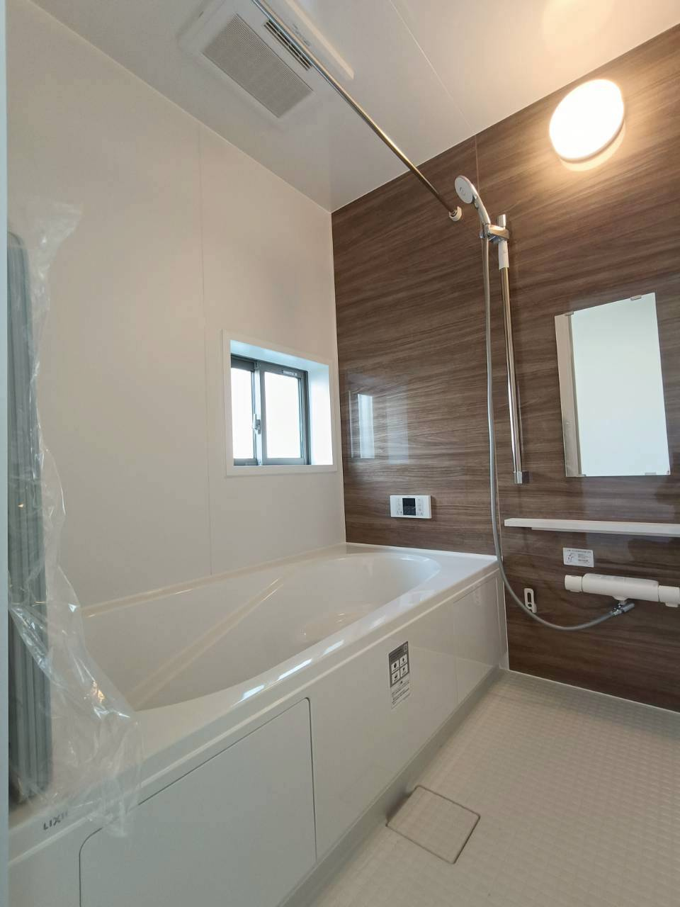 吉川市　中曽根1丁目　新築戸建　全2棟の浴室|落ち着いた空間のお風呂です