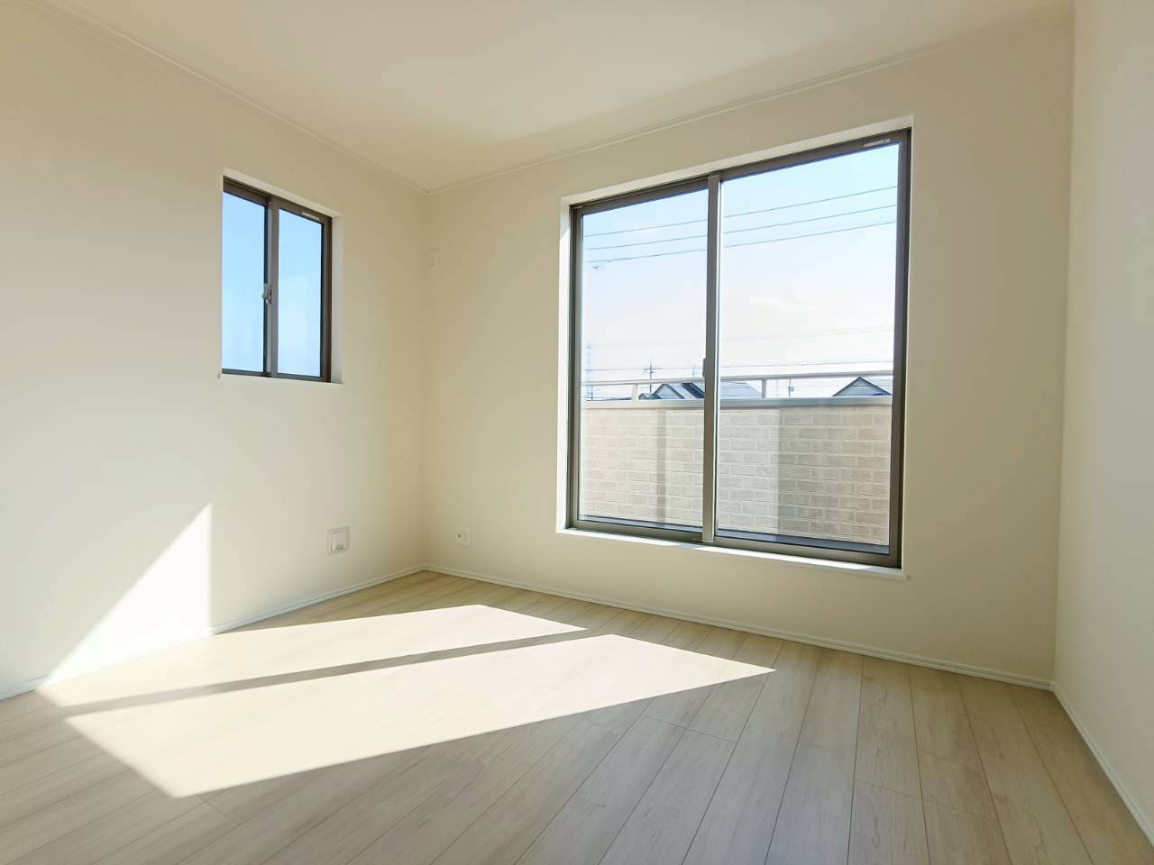 吉川市　中曽根1丁目　新築戸建　全2棟の洋室|2面採光で光と風が心地よい、快適プライベート