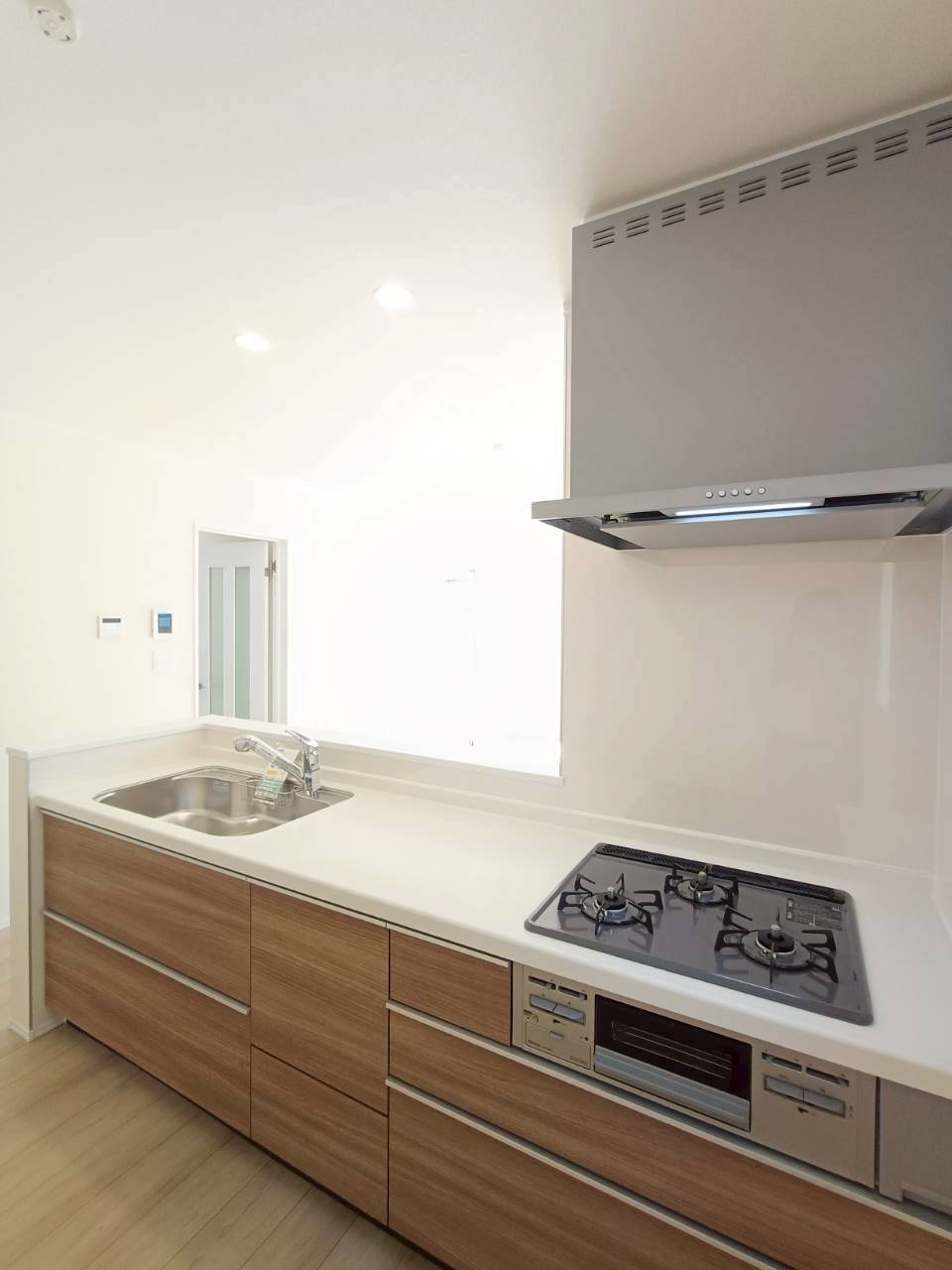 吉川市　中曽根1丁目　新築戸建　全2棟のキッチン|キッチンでお料理をお楽しみください