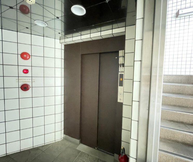  寿司安分店ビルのその他
