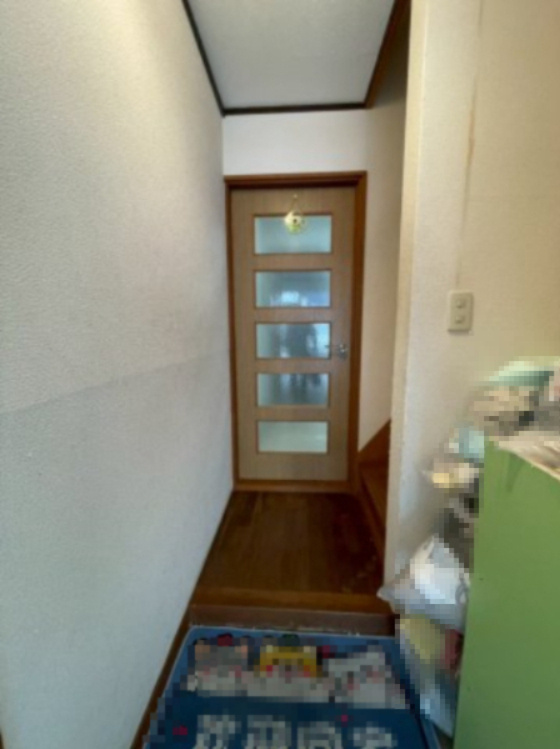 枚方市南中振２丁目の玄関