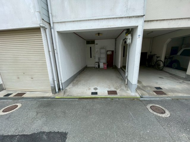 枚方市南中振２丁目の駐車場|高さ2.1ｍ