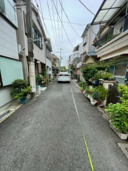枚方市南中振２丁目の前面道路含む現地写真