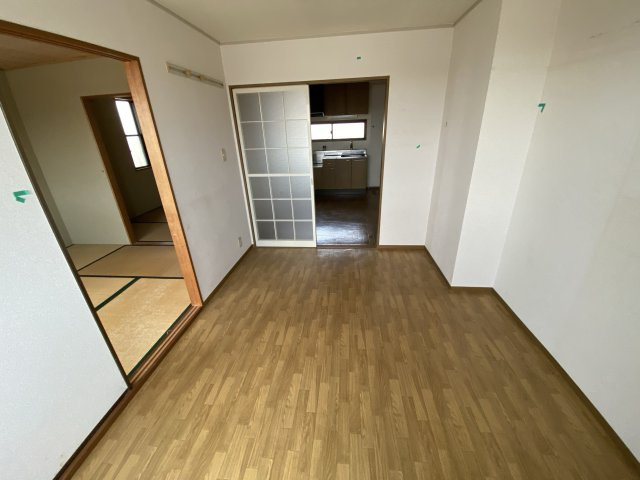ブルースカイ山本Ⅱの居間・リビング