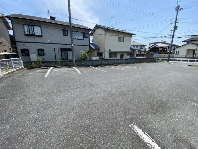 ブルースカイ山本Ⅱの駐車場
