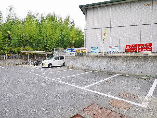 カサグランデ（六条）の駐車場|駐車スペースもあります