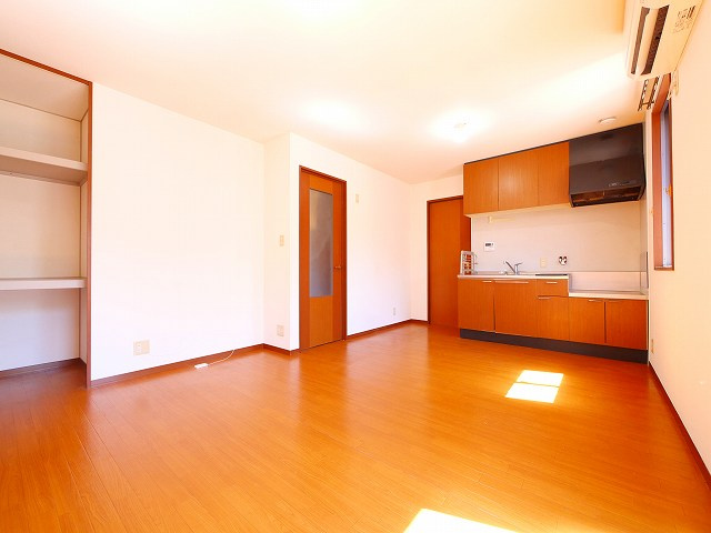 カサグランデ（六条）の居間・リビング