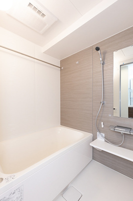 【浴室】 | フィシオ飯田橋 | ※写真は同タイプ住戸です。