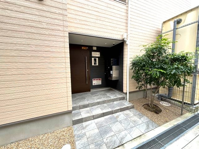 コンフォール道明寺駅西 のエントランス