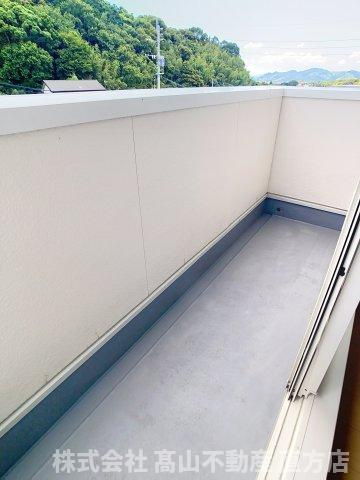 直方市大字上頓野のアパートのバルコニー