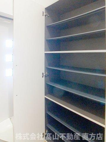 直方市大字上頓野のアパートの収納
