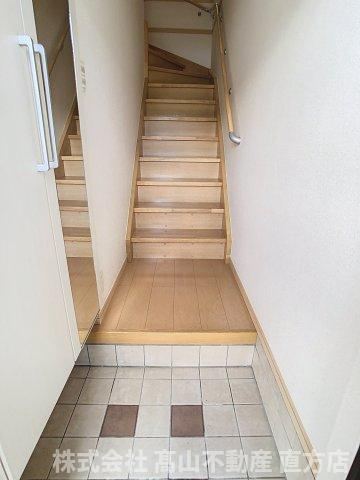 直方市大字上頓野のアパートの玄関