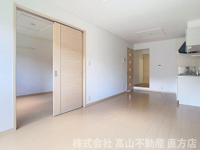 直方市大字上頓野のアパートの居間・リビング