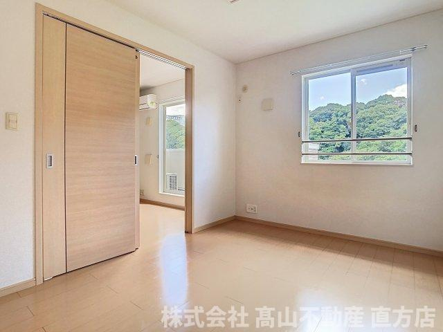 直方市大字上頓野のアパートの洋室