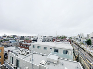 【展望】 | 眼前に広がる空の雄大さと、このお部屋の自慢の一つである「眺望」をご覧ください。毎日、この景色を独り占めできる新生活に夢が広がります。～即日のご見学可能～　お問合せはお気軽にどうぞ。