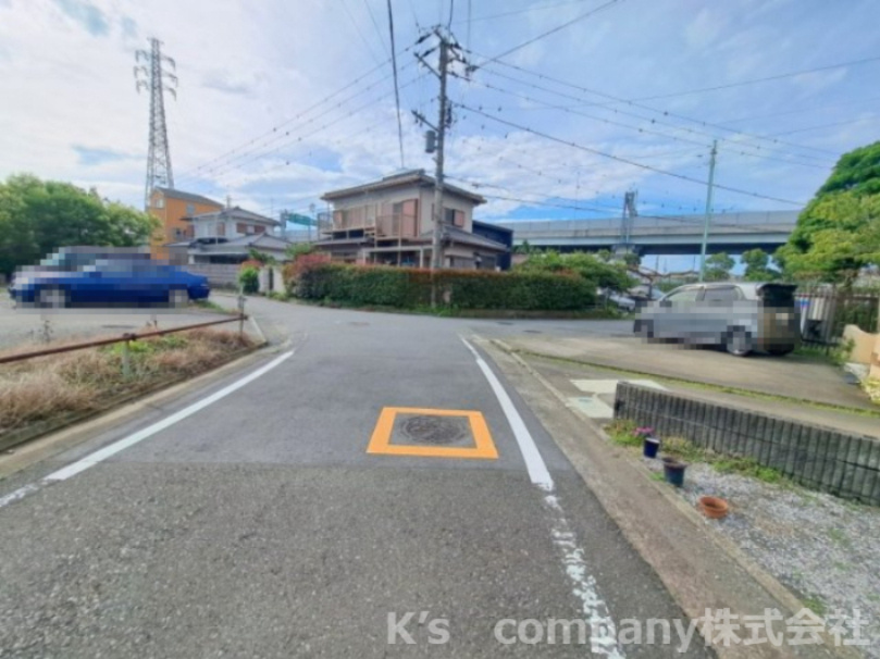茅ヶ崎市西久保　建築条件なし　売地の前面道路含む現地写真|前面道路の様子です◇