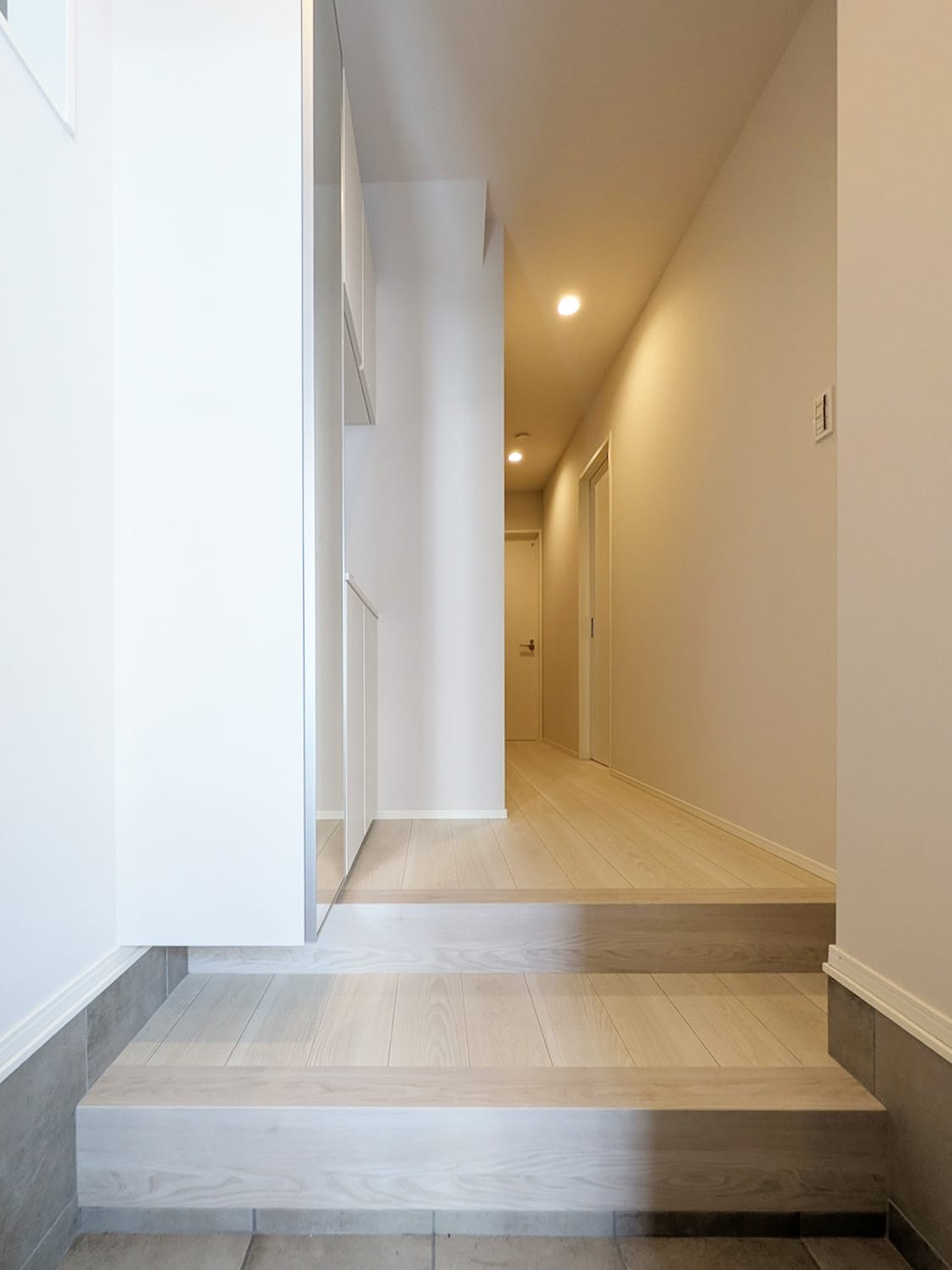 武庫元町１丁目新築戸建の玄関