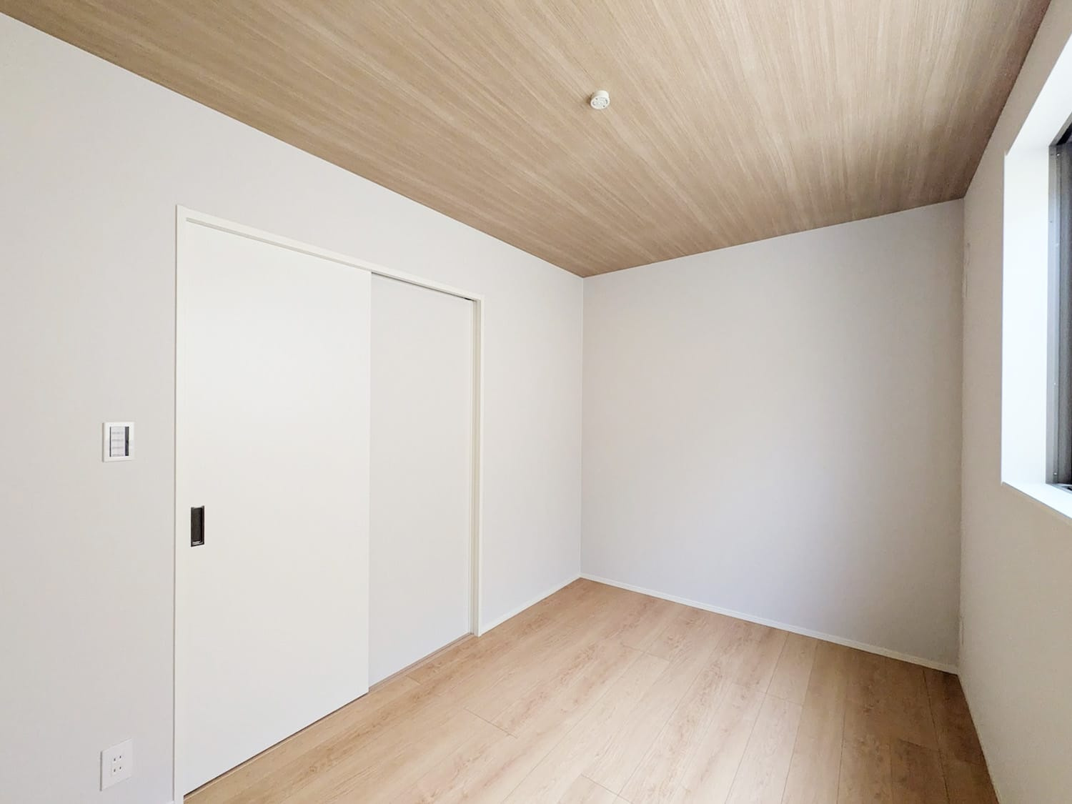 武庫元町１丁目新築戸建の洋室