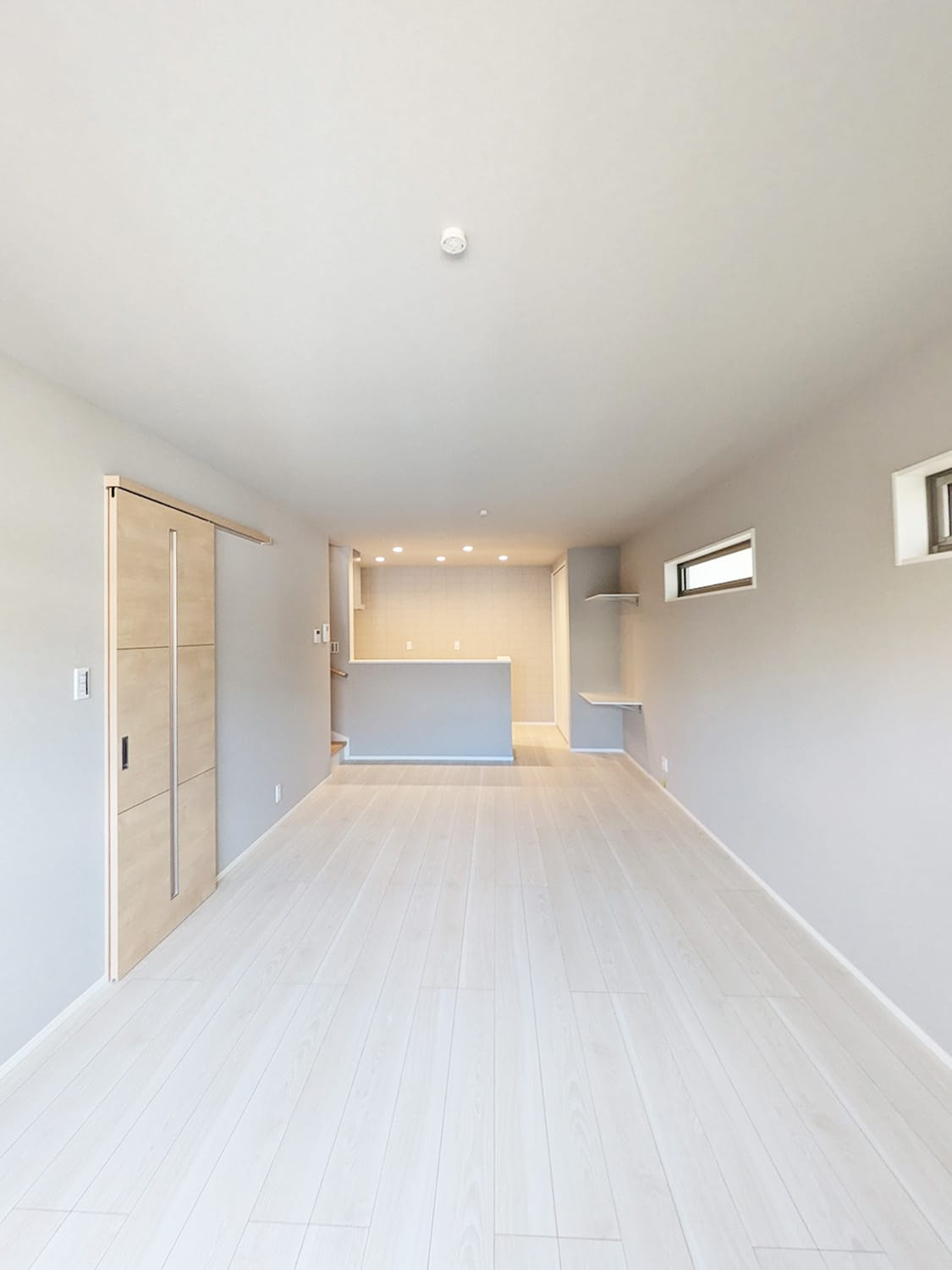 武庫元町１丁目新築戸建の居間・リビング|LDK約18.6帖あり、ダイニング、リビングスペースをそれぞれ広々とご使用いただくことができます。