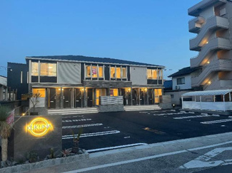 【外観】 | KUKUNA | 外観写真（夜）