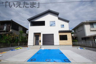 【外観】 | 間口が広く、駐車場は並列3台は問題なく入ります。