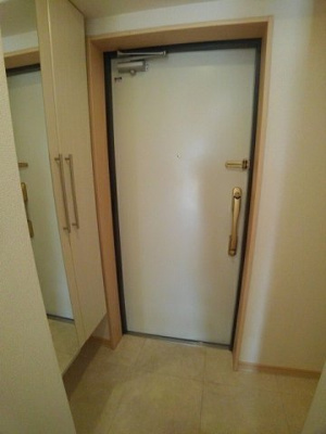 【玄関】 | ラフィネ　ロジュマン | 明るい玄関です