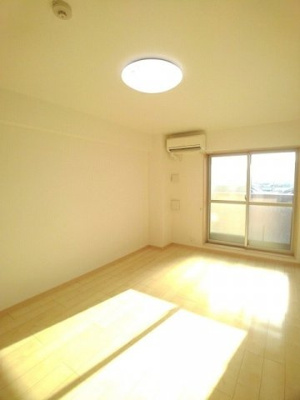 【居間・リビング】 | ラフィネ　ロジュマン | きれいな内装です