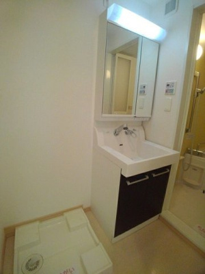 【洗面所】 | ラフィネ　ロジュマン | 脱衣スペースもあります