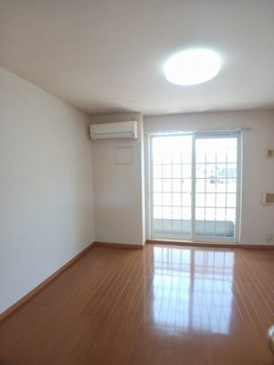 【居間・リビング】 | アール・ド・ヴィーヴルＣ | ゆったりとしたリビングです