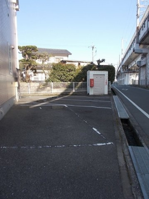【駐車場】 | ヴィラ・クレール | 駐車場に車を止められます