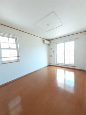 【居間・リビング】 | フローレンスⅡＢ | 過ごしやすい室内です