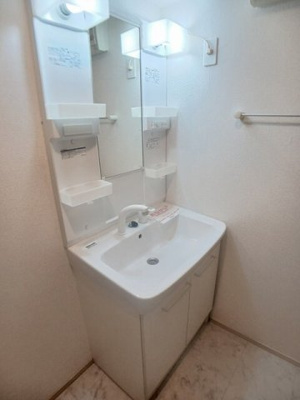 【洗面所】 | プティ　ヴィラージュ　千田 | コンパクトで使いやすい洗面所