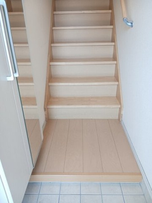 【玄関】 | プティ　ヴィラージュ　千田 | 玄関です