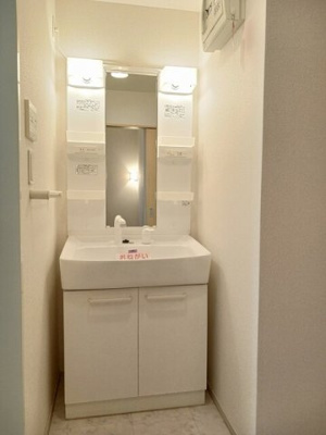 【洗面所】 | カーサフェリーチェＡ | ゆったりとスペースのある洗面所