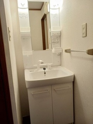 【洗面所】 | グランドゥールあおばＡ | コンパクトで使いやすい洗面所