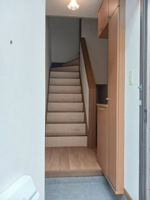 【玄関】 | エーデルハイム | 明るい玄関です